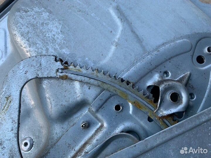 Стеклоподъемник передний правый Ford Focus 2