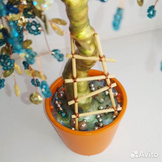 Сувенирное дерево из бисера и пайеток