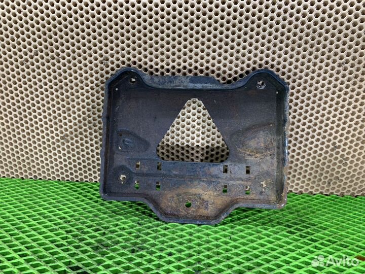 Площадка акб Mercedes-Benz w124