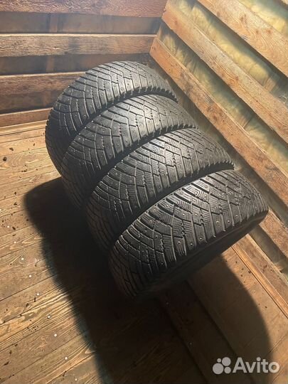 Goodyear Ultragrip Ice Arctic 215/65 R16