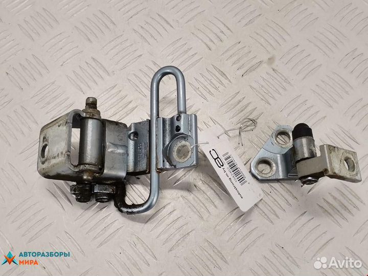 Петля двери Volkswagen Passat B6 2007 3C4833402D