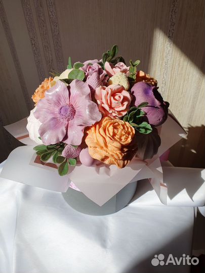 Букет цветов с голубикой на день рождения