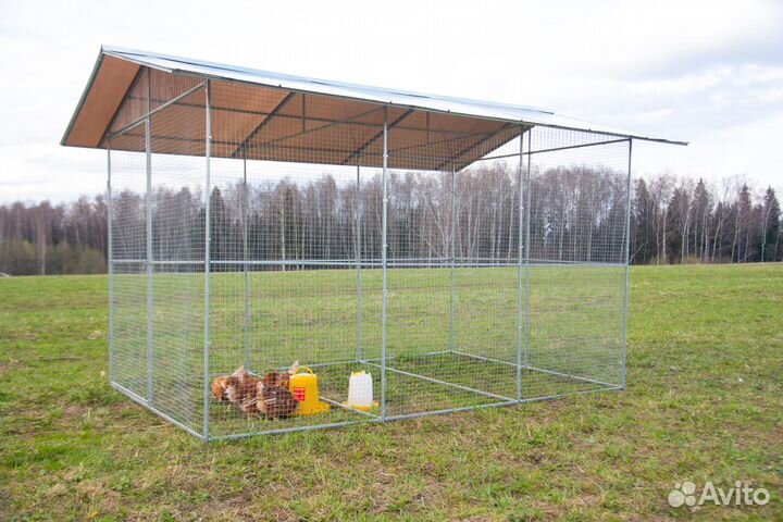 Выгул из сетки с крышей для птиц