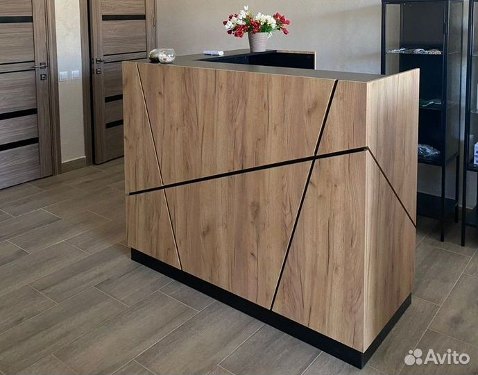 Новая стойка ресепшен