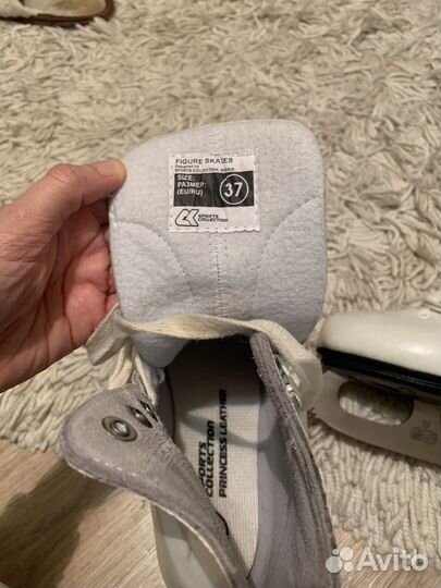 Коньки и сумка для коньков