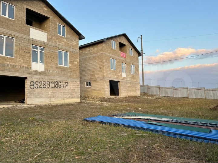 Дом 347 м² на участке 4 сот.