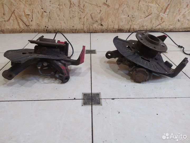 Поворотный кулак передний левый Mercedes-Benz W163