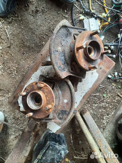 Кулаки поворотные Nissan almera classic B10