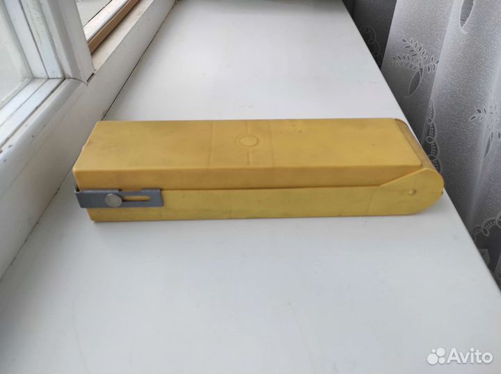 Тонометр механический в контейнере