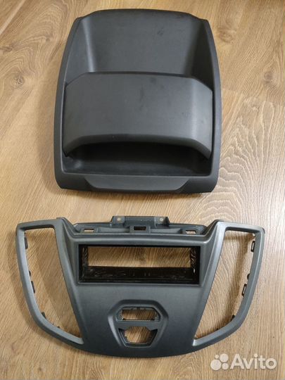 Продаю рамку под магнитофон Форд-транзит 2015+