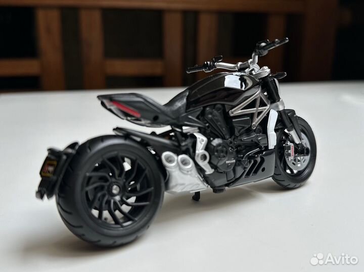 Модель мотоцикла Ducati Diavel S