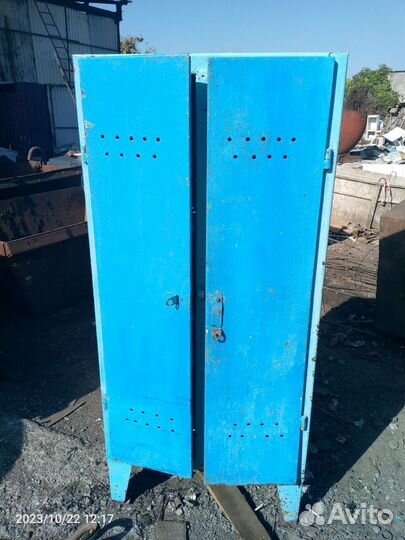 Шкаф железный