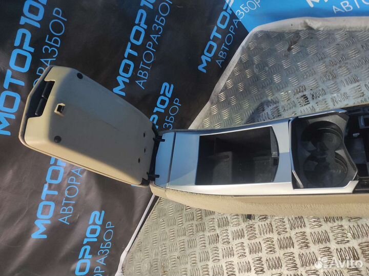 Подлокотник Cadillac CTS 2