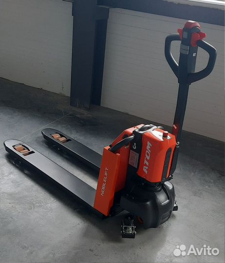 Транспортировщик паллет (электророхля)