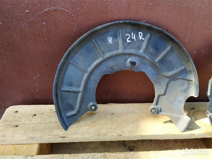 Пыльник тормозного диска передний Volkswagen