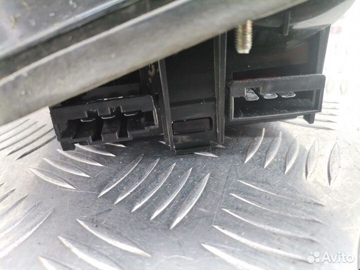 Фонарь крышки багажника правый Volkswagen Passat