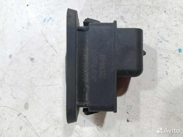 Кнопка открывания багажника (Geely Coolray)