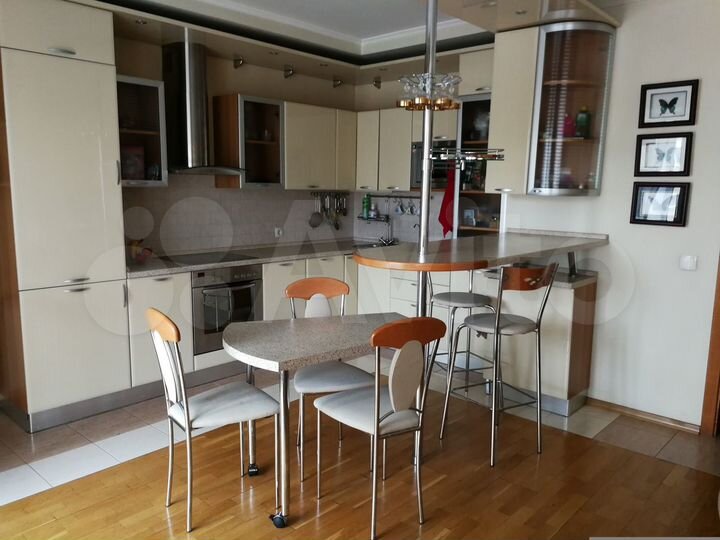 4-к. квартира, 210,6 м², 4/9 эт.