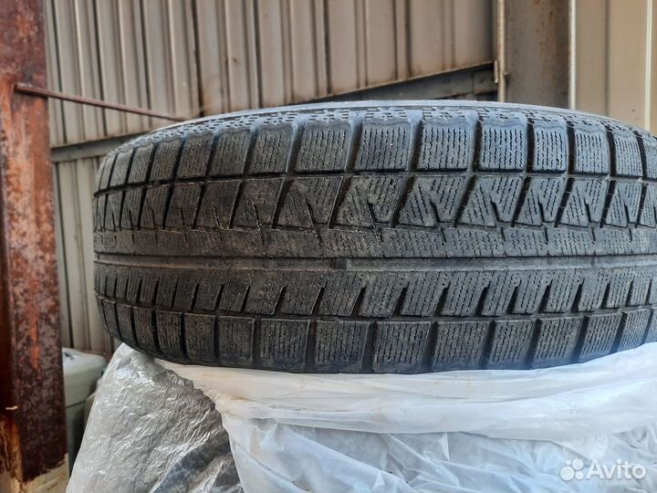 Bridgestone Blizzak Revo GZ 205/65 R16