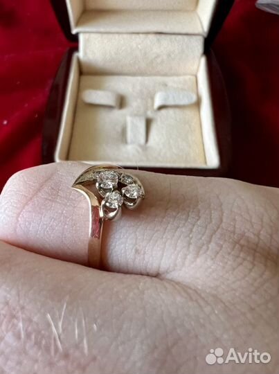Золотое кольцо с бриллиантами
