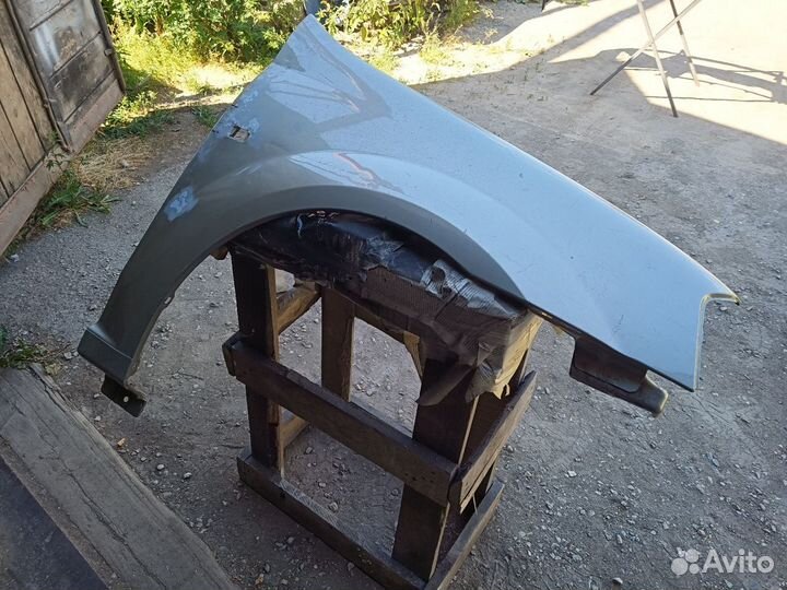 Крыло переднее правое Renault Logan 1