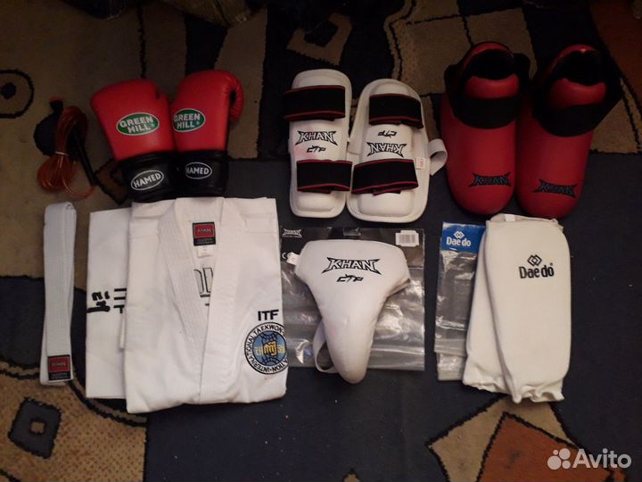 Добок.Полный набор для тхэквондо.(перчатки и т.д.)