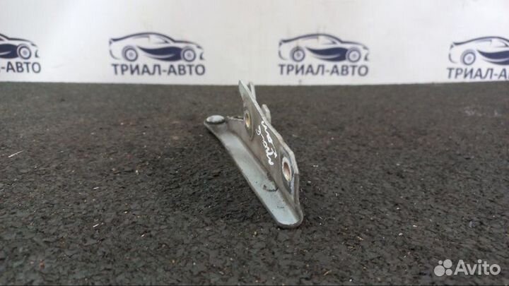 Петля капота Outlander 1