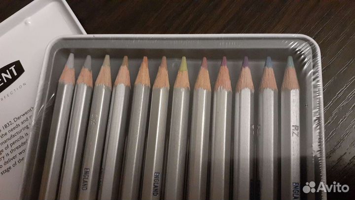 Derwent metallic 12 шт. для блеска в рисунке