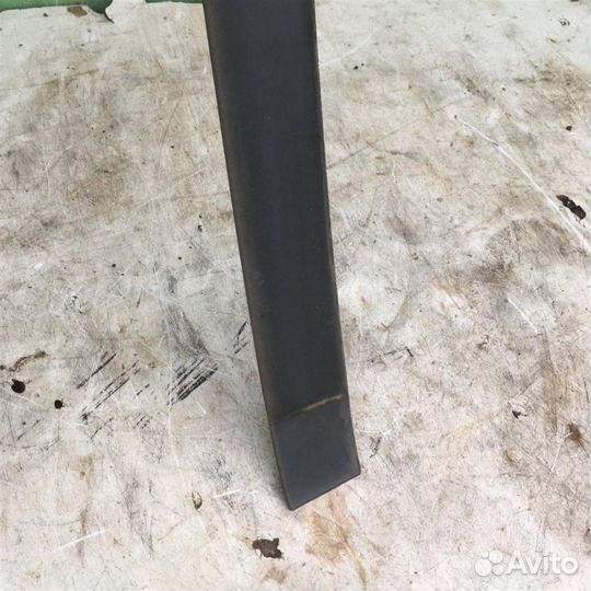 Молдинг передней левой двери Вольво C40