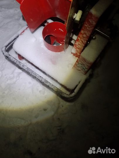 Снегоуборочная приставка к мотоблоку