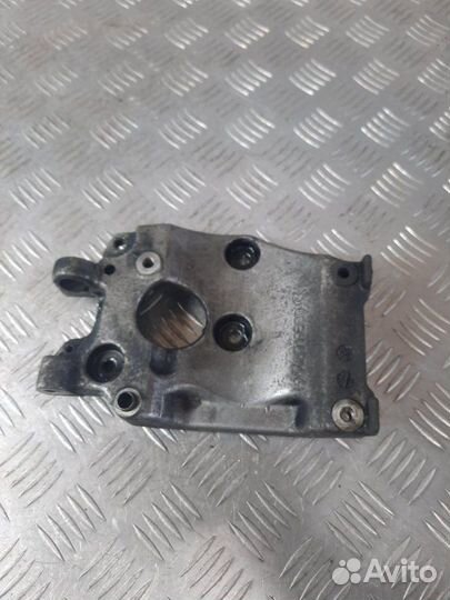 Кронштейн компрессора кондиционера Citroen C4