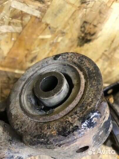 Рычаг подвески нижний передний Opel Astra H