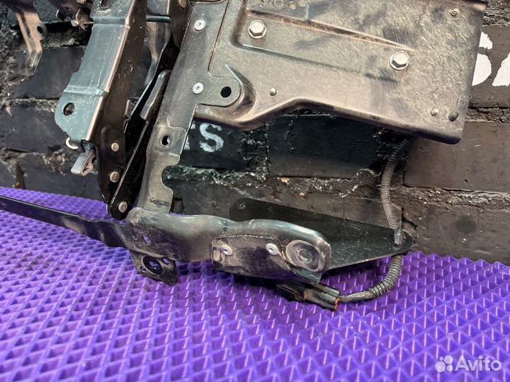 Замок лючка бензобака Nissan Leaf AZE0-061302 EM57