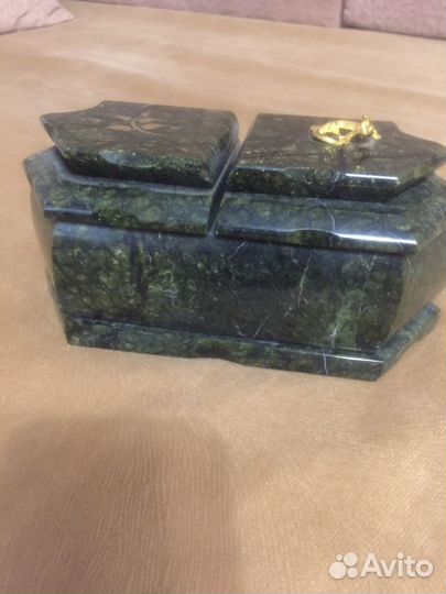 Шкатулка из натурального уральского самоцвета