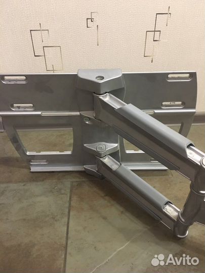 Кронштейн шарнирный настенный