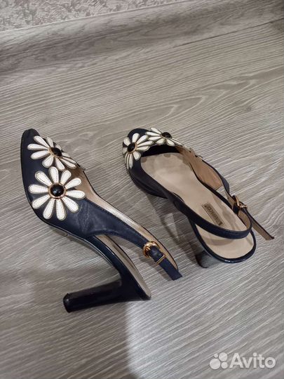 Босоножки Vitacci кожаные 35 размер