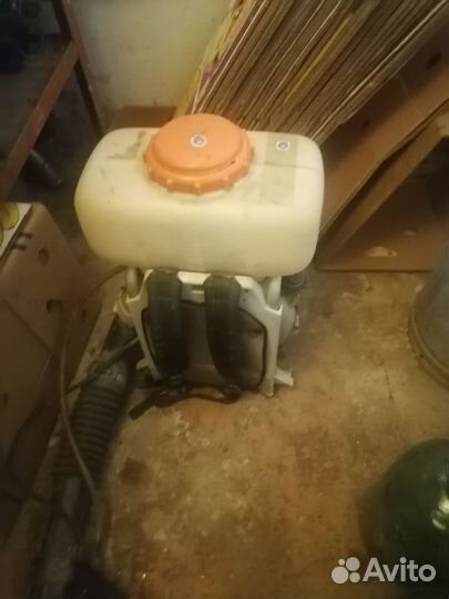 Бензиновый опрыскиватель