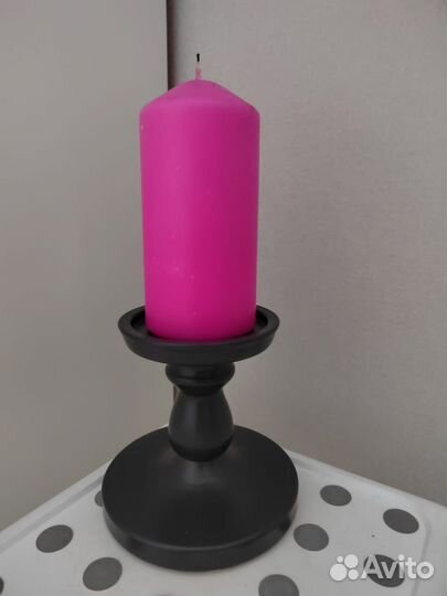 Подсвечник со свечей