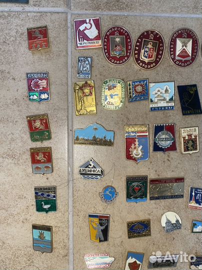 Винтажные значки СССР и заграничные и медаль