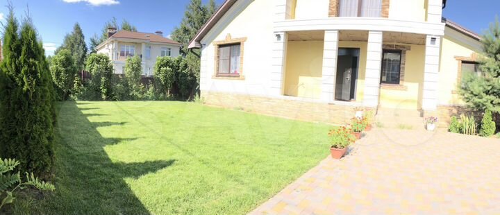 Коттедж 440 м² на участке 15 сот.