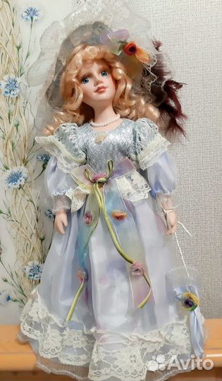 Кукла фарфоровая коллекционная