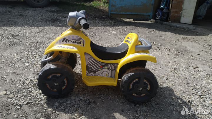 Детский квадроцикл на аккумуляторе