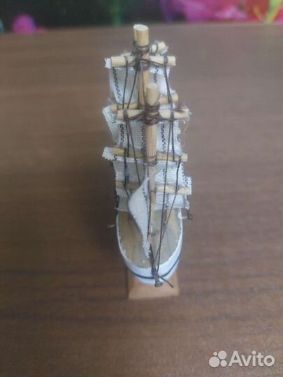 Корабль игрушка