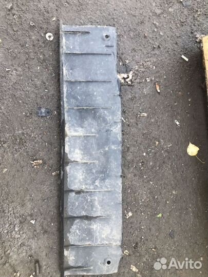 Накладка замка багажника Toyota Camry SV40