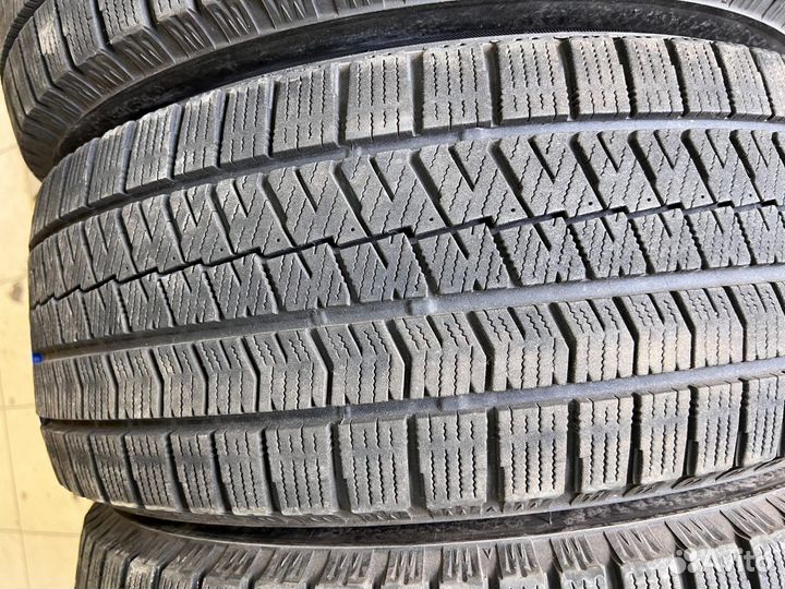 Bridgestone Blizzak VRX2 215/55 R17 94Q