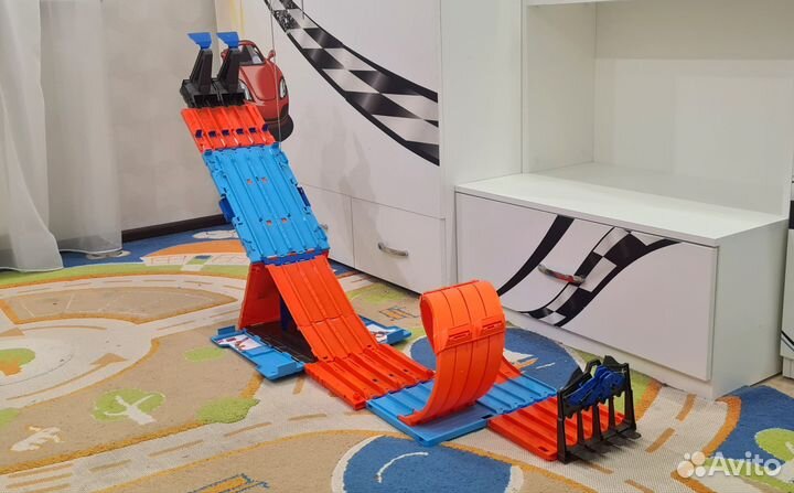 Hot Wheels автотрек большой чемодан Megator