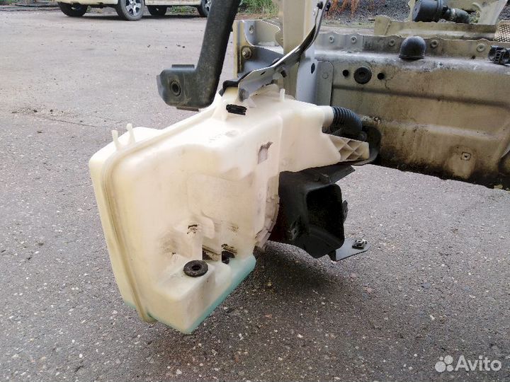 Бачок стеклоомывателя BMW 5-series E60