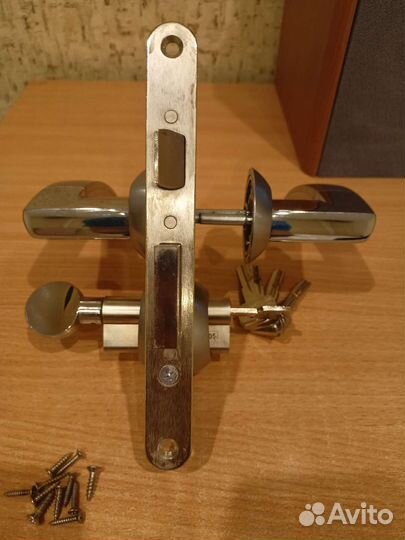 Дверной замок врезной цилиндровый с ручками б/у