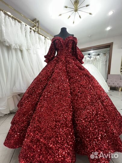 Красное свадебное платье