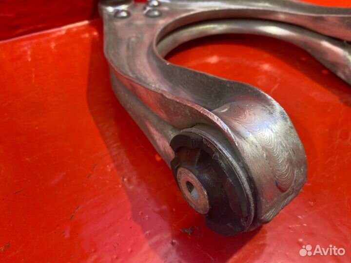 Рычаг подвески верхний передний правый